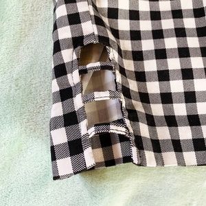 Verve Blues Pants & Jumpsuits - Verve Blues White and Black Gingham Capris Verve Blues Pants & Jumpsuits - Verve Blues White and Black Gingham Capris